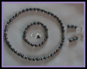 Набор украшений из крупных черных жемчужин с серебрянными вставками (4 предмета) ― Мой магазин