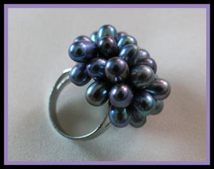 Кольцо в виде грозди черных жемчужин ― Мой магазин