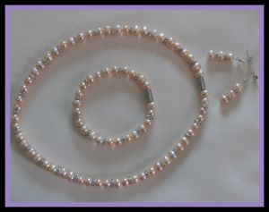 Набор украшений из крупных розовых жемчужин с серебрянными вставками (3 предмета) ― Мой магазин