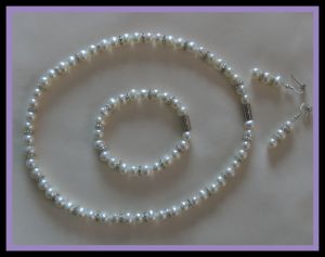 Набор украшений из крупных белых жемчужин с серебрянными вставками (3 предмета) ― Мой магазин